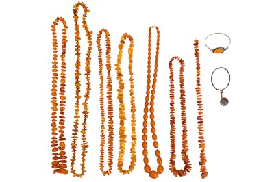 Lot 51 - A GROUP OF AMBER JEWELLERY