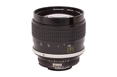 Lot 123 - A Nikon 85mm f/1.4 Nikkor AIS Lens