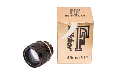 Lot 123 - A Nikon 85mm f/1.4 Nikkor AIS Lens