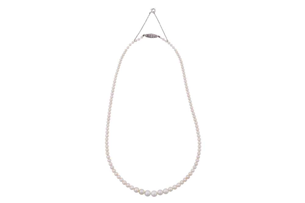 Lot 1 - A SINGLE-STRAND NATURAL PEARL NECKLACE