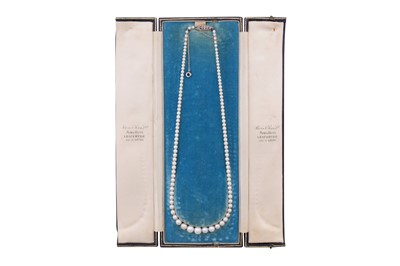 Lot 1 - A SINGLE-STRAND NATURAL PEARL NECKLACE