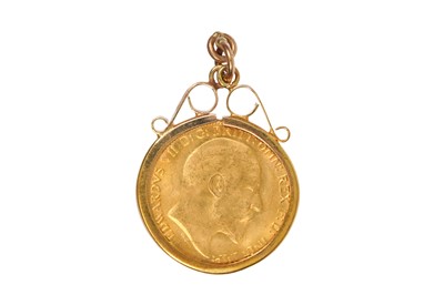 Lot 33 - A HALF SOVEREIGN COIN PENDANT