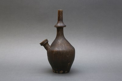 Lot 394 - A RARE AND FINE KOREAN BLACK-GLAZED KUNDIKA, CHONGBYONG