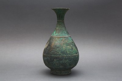 Lot 395 - A FINE KOREAN PEAR-SHAPED BRONZE BOTTLE VASE