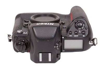 Lot 119 - A Nikon F5 SLR Camera Body