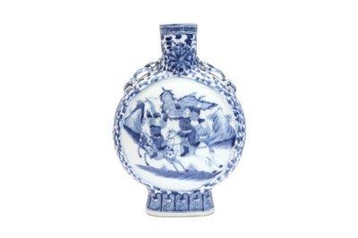 Lot 135 - A CHINESE BLUE AND WHITE 'FIGURATIVE' MOONFLASK VASE, BIANHU