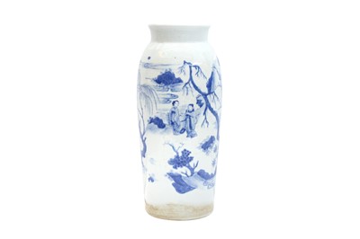 Lot 141 - A CHINESE BLUE AND WHITE 'FIGURATIVE' SLEEVE VASE