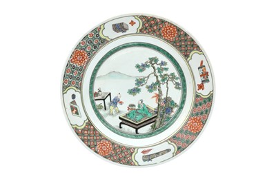 Lot 103 - A CHINESE FAMILLE-VERTE 'SCHOLAR' DISH