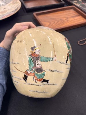Lot 142 - A CHINESE FAMILLE-VERTE YELLOW-GROUND 'WARRIORS' JAR