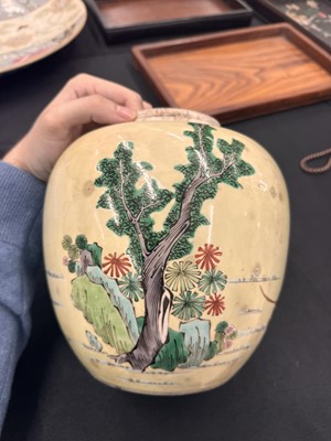 Lot 142 - A CHINESE FAMILLE-VERTE YELLOW-GROUND 'WARRIORS' JAR