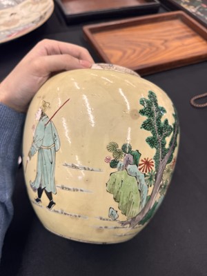 Lot 142 - A CHINESE FAMILLE-VERTE YELLOW-GROUND 'WARRIORS' JAR