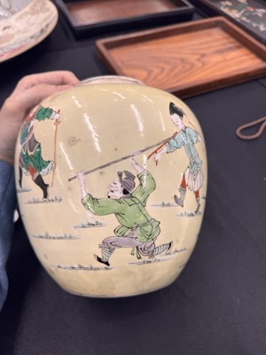 Lot 142 - A CHINESE FAMILLE-VERTE YELLOW-GROUND 'WARRIORS' JAR
