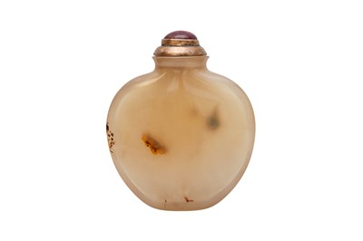 Lot 325 - A CHINESE AGATE SNUFF BOTTLE