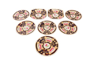 Lot 508 - A SET OF EIGHT COALPORT PORCELAIN PLATES, EARLY 19TH CENTURY