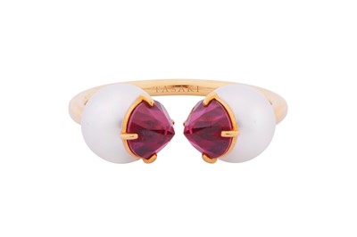 Lot 249 - TASAKI l A PEARL AND GARNET TOI & MOI RING