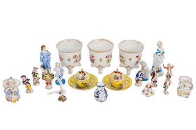 Lot 218 - A GROUP OF ASSORTED CONTINENTAL PORCELAIN