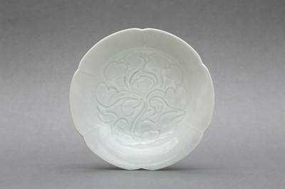 Lot 280 - A CHINESE QINGBAI 'FLORAL' FOLIATE DISH