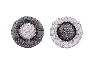 Lot 116 - A PAIR OF BLACK AND WHITE DIAMOND CUFFLINKS