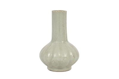 Lot 298 - A CHINESE CRACKLE-GLAZED VASE