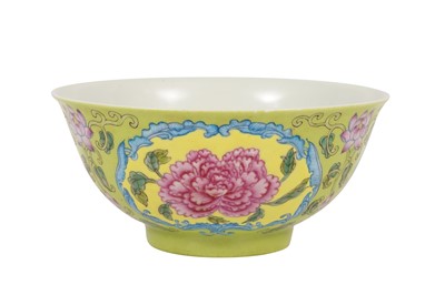 Lot 306 - A CHINESE FAMILLE-ROSE YELLOW-GROUND BOWL