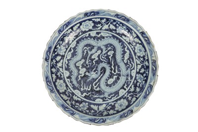 Lot 307 - A CHINESE BLUE AND WHITE MING-STYLE CHARGER