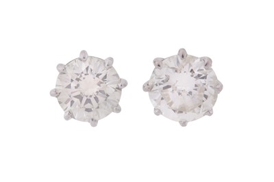 Lot 120 - A PAIR OF DIAMOND STUD EARRINGS