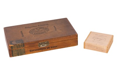 Lot 197 - A SELECTION OF NINETEEN CUBAN CIGARS AND A BOX OF TWENTY-FIVE DAVIDOFF SPECIAL SELECTION