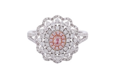 Lot 110 - A PINK AND WHITE DIAMOND RING