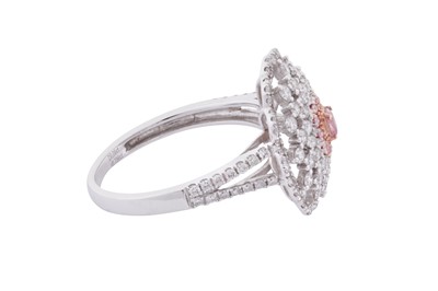 Lot 110 - A PINK AND WHITE DIAMOND RING