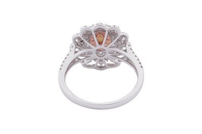 Lot 110 - A PINK AND WHITE DIAMOND RING
