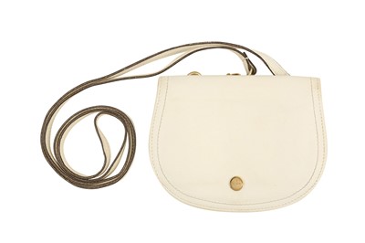 Lot 522 - Gucci White Mini Crossbody Wallet