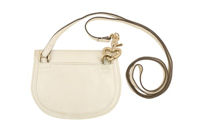 Lot 522 - Gucci White Mini Crossbody Wallet
