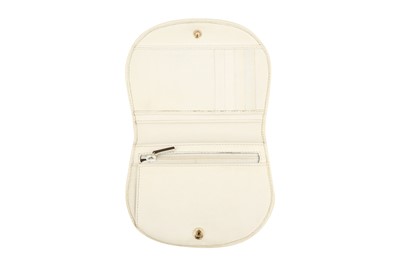 Lot 522 - Gucci White Mini Crossbody Wallet