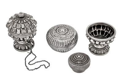 Lot 172 - A 19th / 20th century Sumatran (Indonesian) unmarked silver betel box or cup, Palembang, South Sumatra