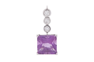 Lot 119 - AN AMETHYST AND DIAMOND PENDANT