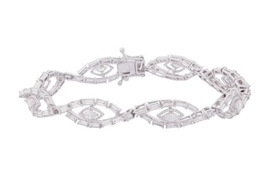 Lot 132 - A DIAMOND BRACELET