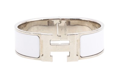 Lot 518 - Hermes Blanc Clic Clac H Bracelet - Size M