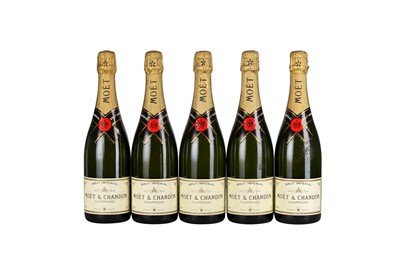 Lot 12 - CHAMPAGNE NV MOET ET CHANDON BRUT IMPERIAL 7x75cl, 1986 MOET ET CHANDON 1x75cl