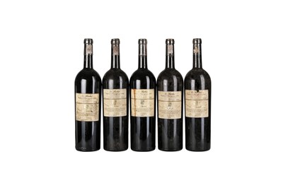 Lot 269 - SOUTH AFRICA 1998 LE RICHE CABERNET SAUVIGNON AUCTION RESERVE STELLENBOSCH MAGNUMS CIWG 7x1.5l, 1997 LE RICHE CABERNET SAUGIVNON RESERVE 1x75cl