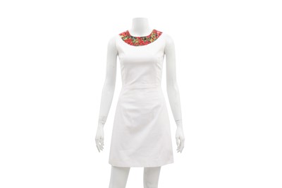 Lot 514 - Dolce & Gabbana White Cotton Shift Dress - Size 38