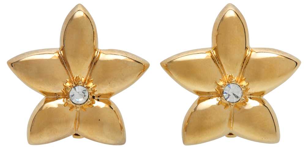 Lot 71 - Nina Ricci Flower Clip On Earrings