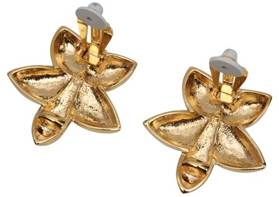 Lot 71 - Nina Ricci Flower Clip On Earrings