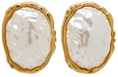Lot 22 - Kenneth Jay Lane White Textured Pearl Clip On Earrings