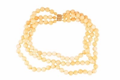 Lot 73 - A YELLOW CALCITE BEAD NECKLACE