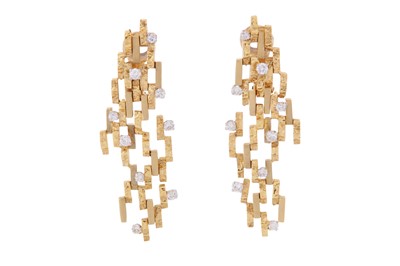 Lot 214 - A PAIR OF ABSTRACT DIAMOND EARRINGS