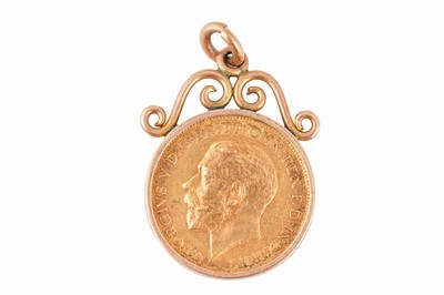 Lot 109 - A KING GEORGE V HALF SOVEREIGN DATED 1915 MOUNTED AS A PENDANT