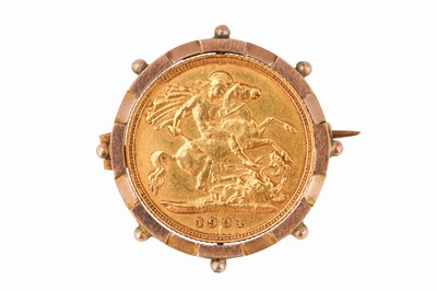 Lot 110 - A QUEEN VICTORIA SOVEREIGN DATED 1901, MOUNTED IN A BROOCH