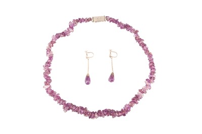 Lot 46 - AN AMETHYST NECKLACE AND EARRING SUITE