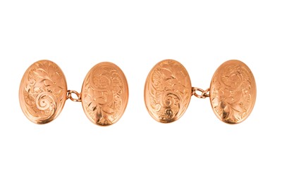 Lot 51 - AN ENGRAVED PAIR OF GOLD CUFFLINKS