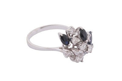 Lot 148 - A SAPPHIRE AND DIAMOND CLUSTER RING